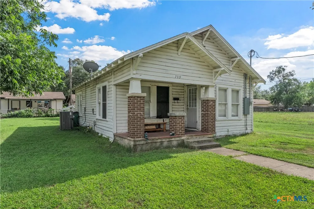 709 E 18th Street Cameron, TX 76520