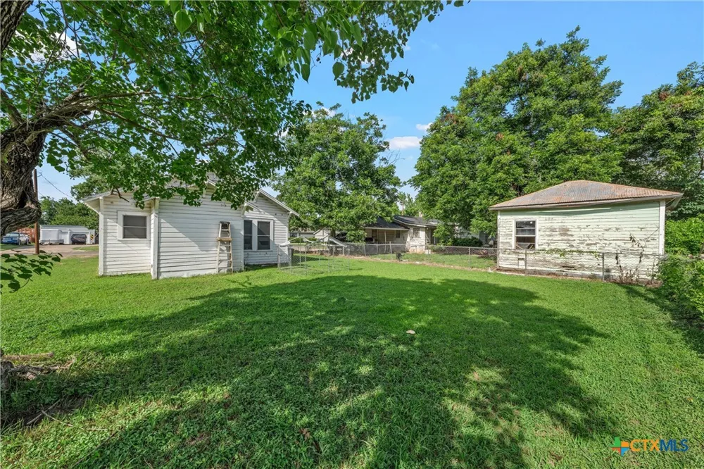 709 E 18th Street Cameron, TX 76520