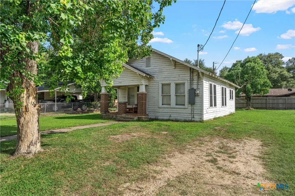 709 E 18th Street Cameron, TX 76520