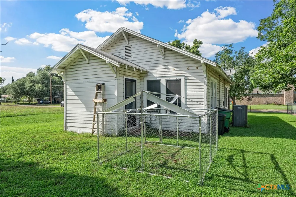 709 E 18th Street Cameron, TX 76520