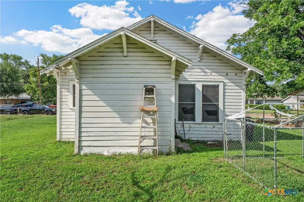 709 E 18th Street Cameron, TX 76520