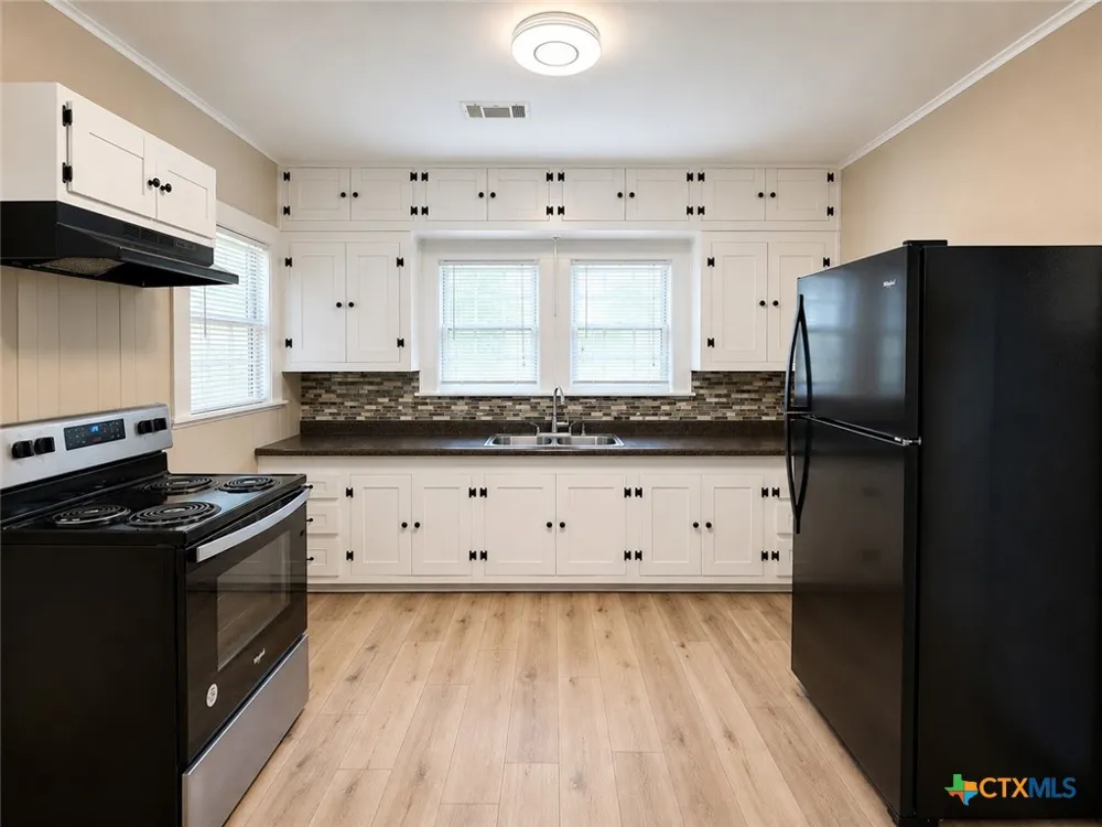 709 E 18th Street Cameron, TX 76520