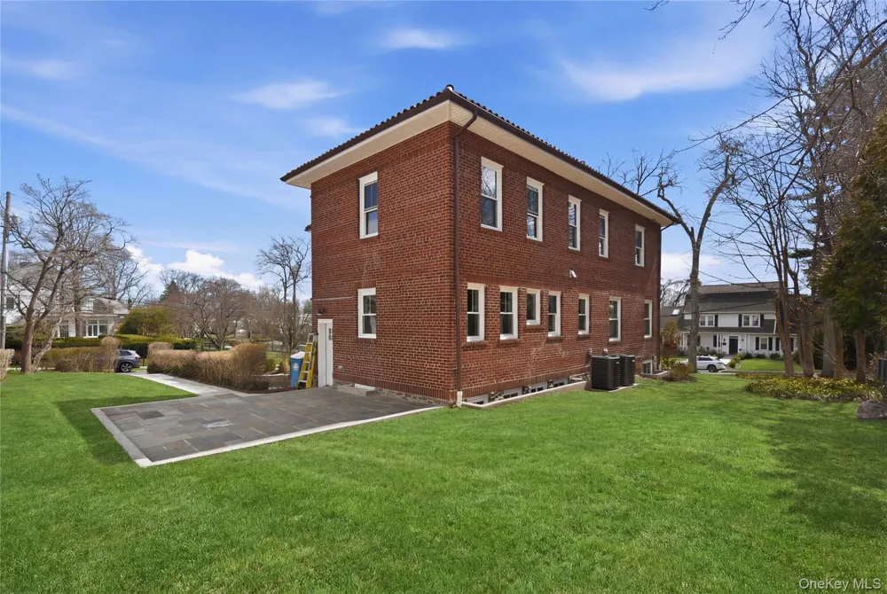 55 Stuyvesant Plaza Mount Vernon, NY 10552