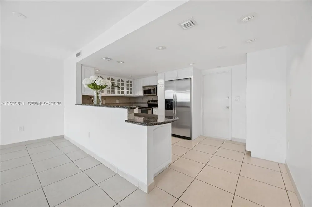199 Ocean Lane Dr #911 Key Biscayne, FL 33149