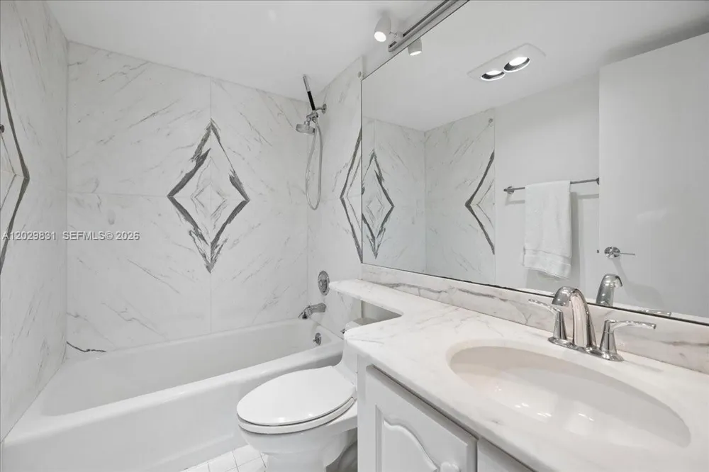 199 Ocean Lane Dr #911 Key Biscayne, FL 33149