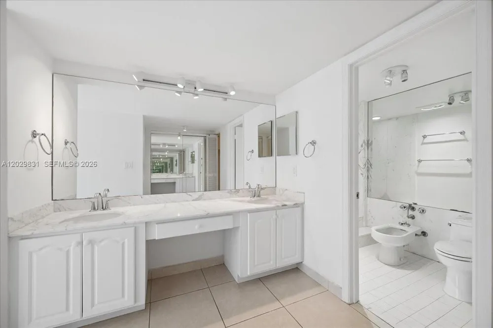 199 Ocean Lane Dr #911 Key Biscayne, FL 33149