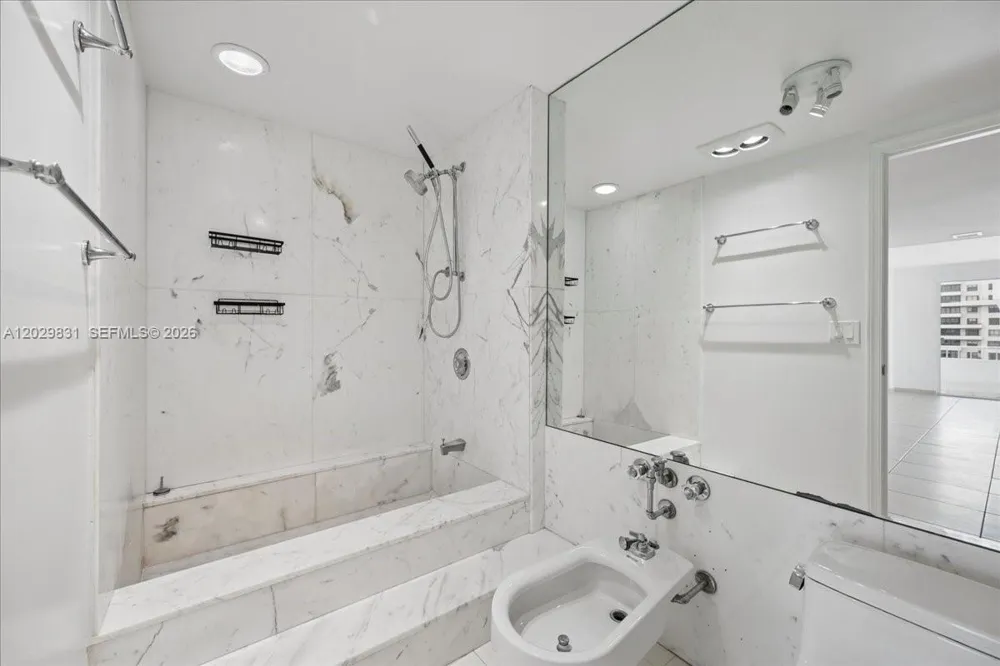 199 Ocean Lane Dr #911 Key Biscayne, FL 33149