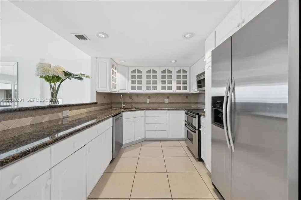 199 Ocean Lane Dr #911 Key Biscayne, FL 33149