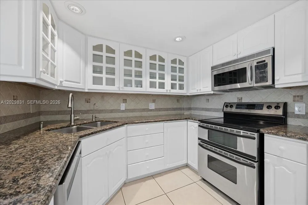 199 Ocean Lane Dr #911 Key Biscayne, FL 33149