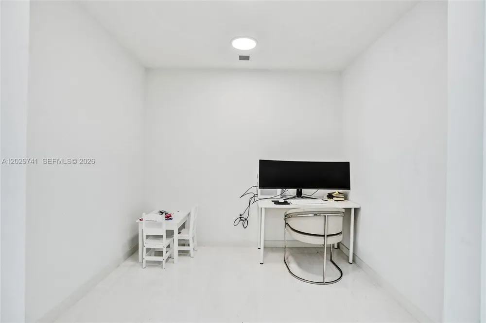 300 Biscayne Boulevard Way #3304C Miami, FL 33131