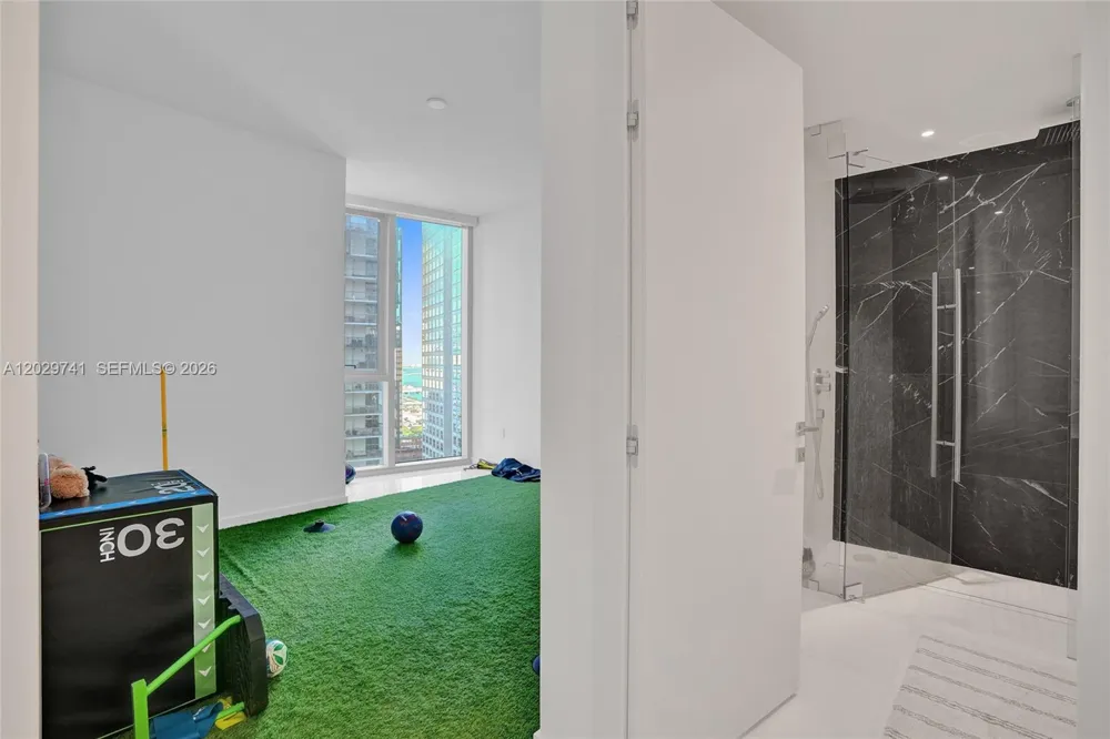 300 Biscayne Boulevard Way #3304C Miami, FL 33131