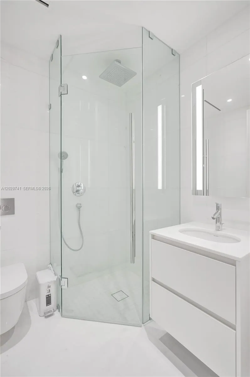 300 Biscayne Boulevard Way #3304C Miami, FL 33131