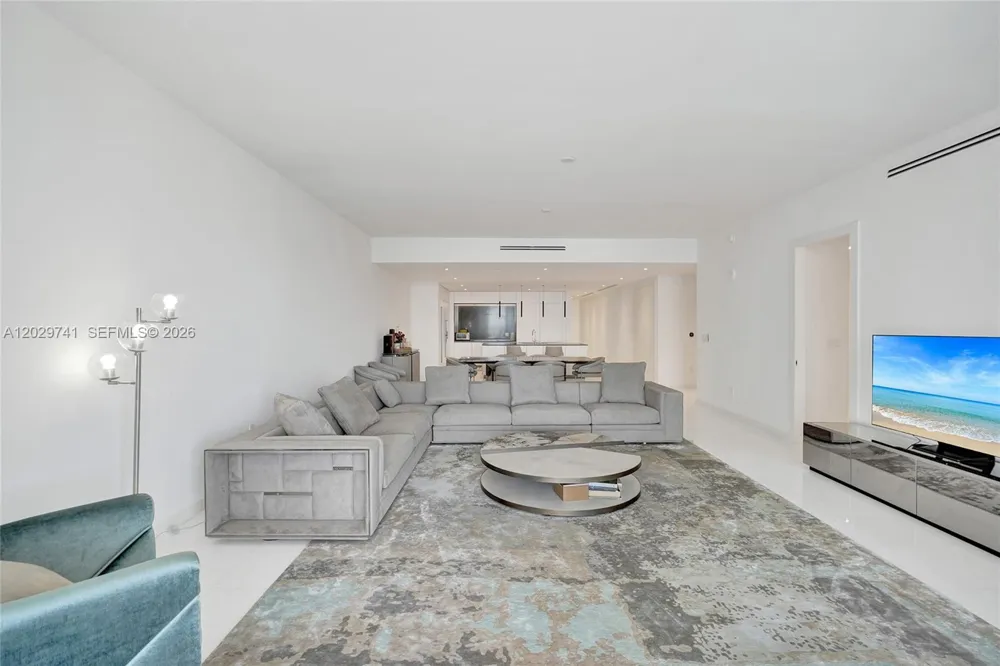 300 Biscayne Boulevard Way #3304C Miami, FL 33131