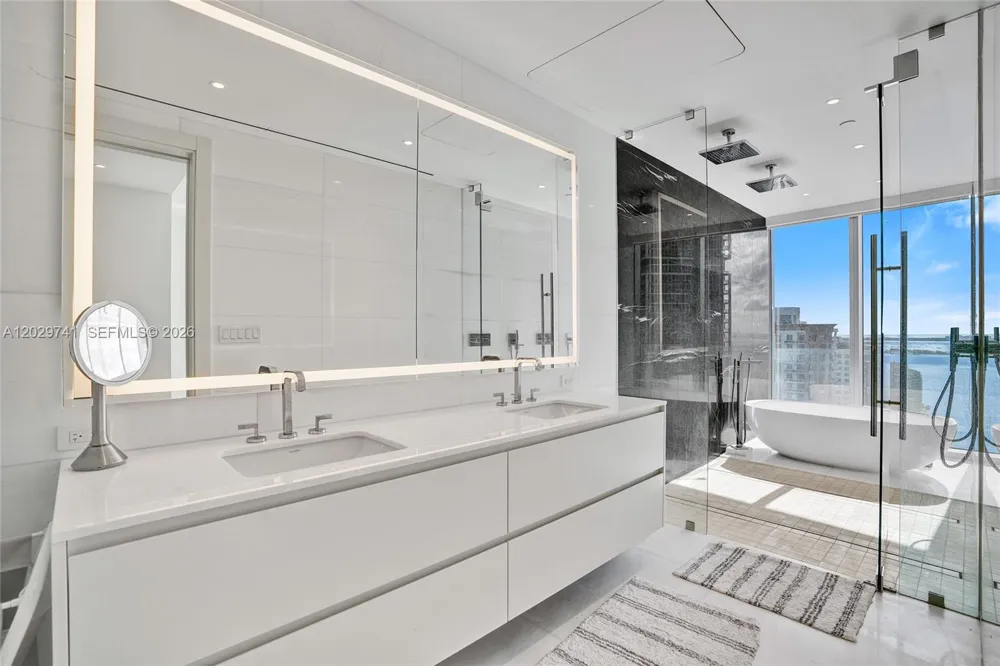 300 Biscayne Boulevard Way #3304C Miami, FL 33131