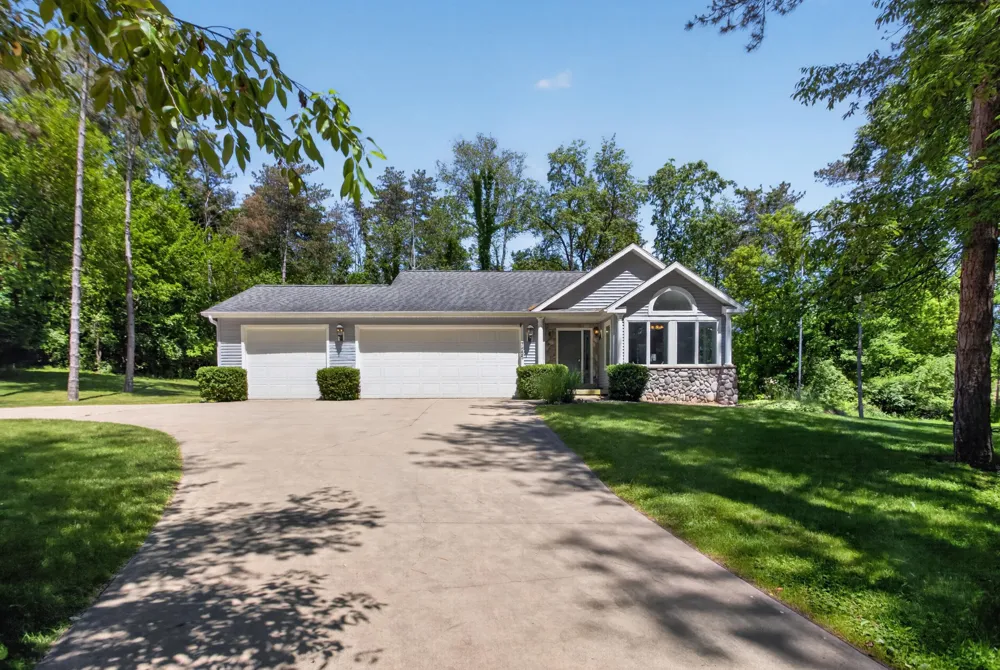 7655 Riverside Road Brooklyn, MI 49230