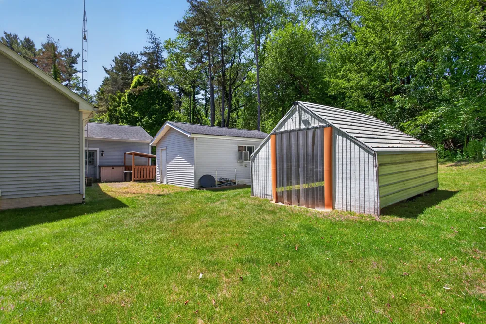 7655 Riverside Road Brooklyn, MI 49230