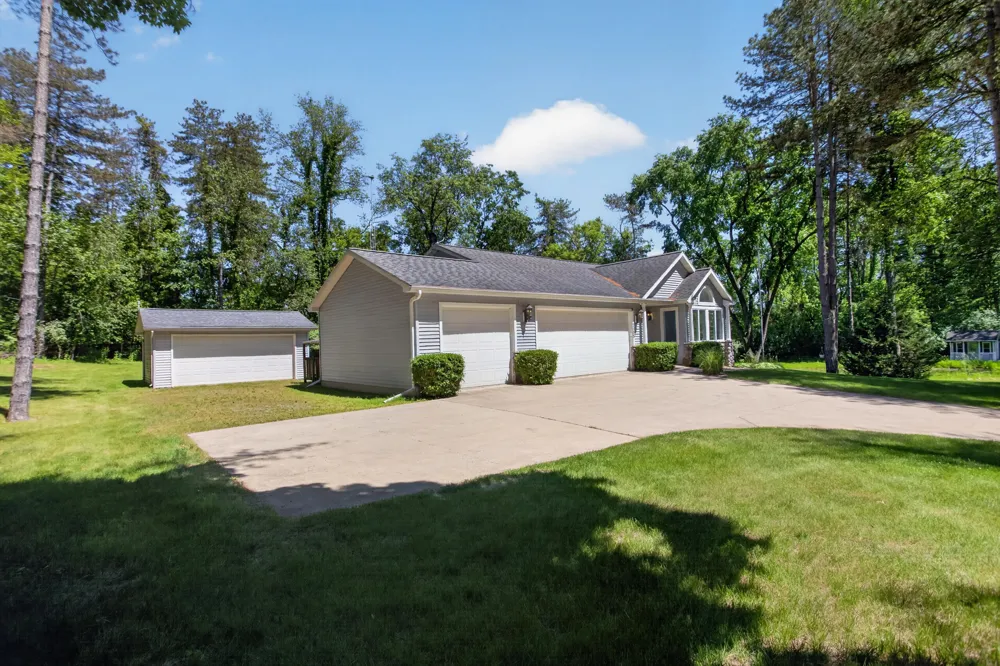7655 Riverside Road Brooklyn, MI 49230
