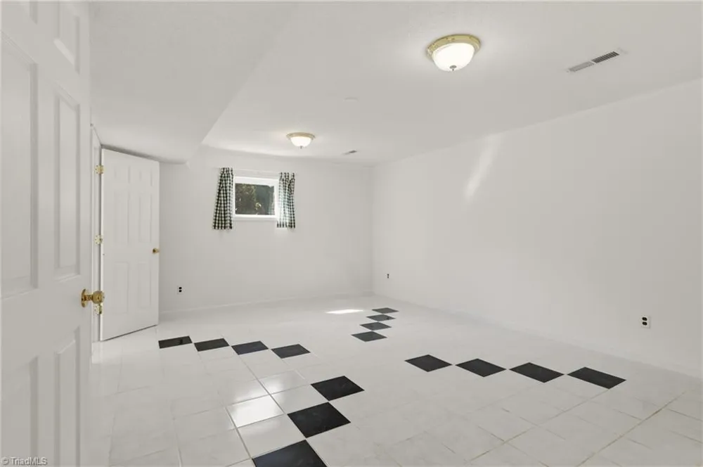 6905 Crandall Court Clemmons, NC 27012