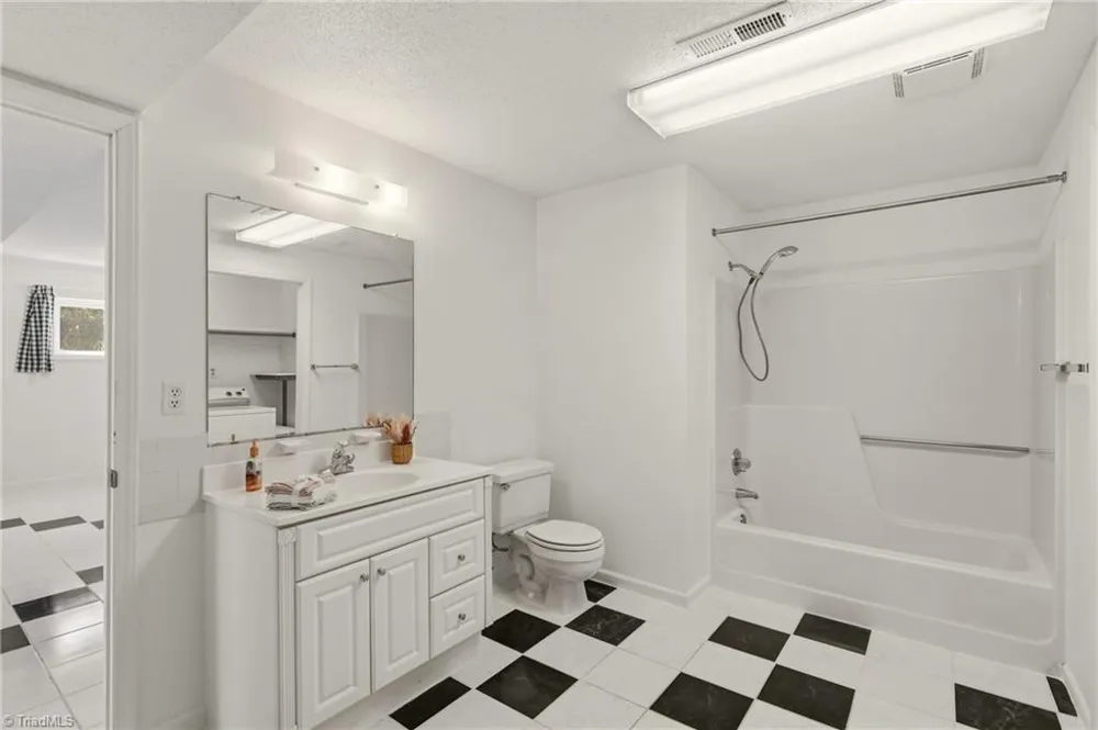 6905 Crandall Court Clemmons, NC 27012