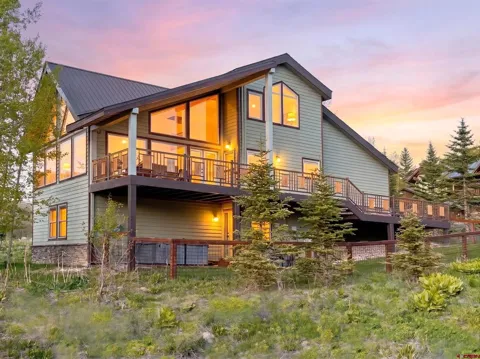 10 Ruby Drive