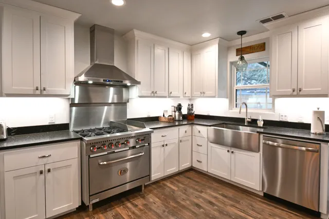 300 E Bluebonnet Lane Johnson City, TX 78636