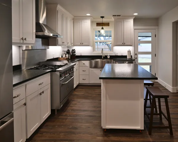 300 E Bluebonnet Lane Johnson City, TX 78636