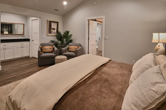 300 E Bluebonnet Lane Johnson City, TX 78636