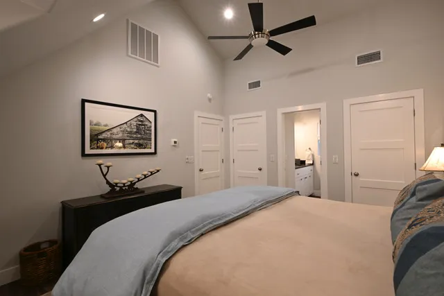 300 E Bluebonnet Lane Johnson City, TX 78636
