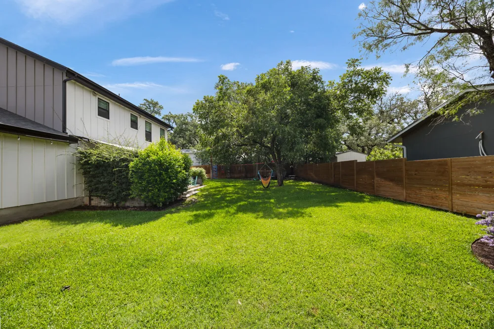 300 E Bluebonnet Lane Johnson City, TX 78636
