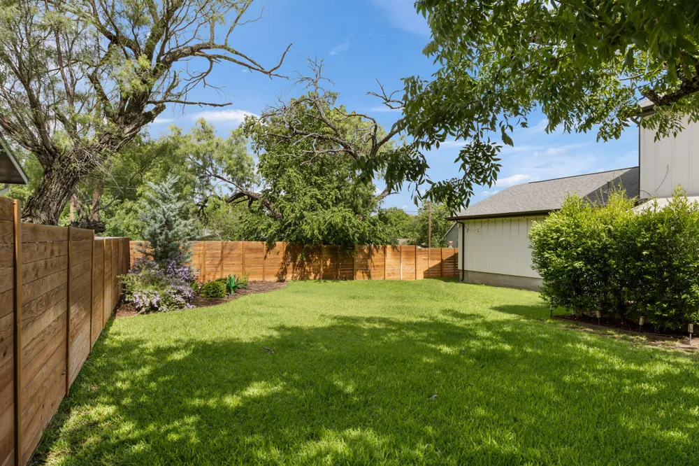 300 E Bluebonnet Lane Johnson City, TX 78636