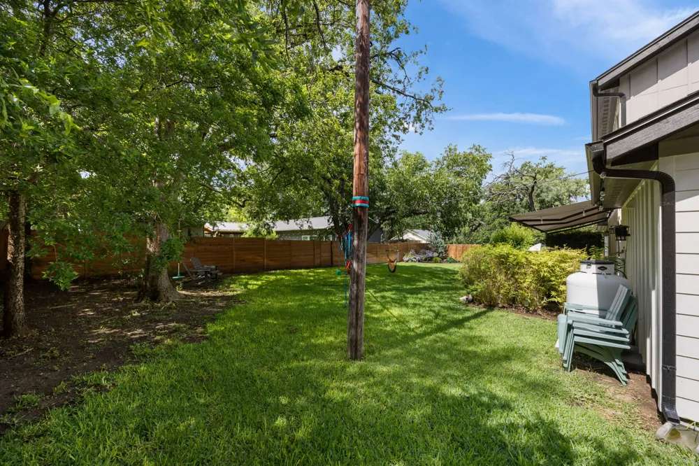 300 E Bluebonnet Lane Johnson City, TX 78636
