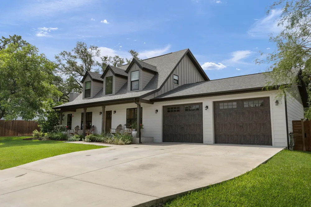 300 E Bluebonnet Lane Johnson City, TX 78636
