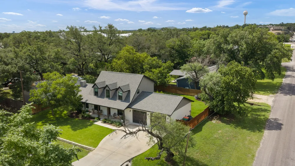 300 E Bluebonnet Lane Johnson City, TX 78636