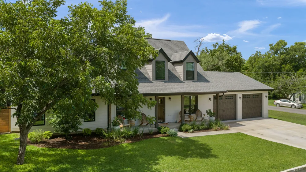 300 E Bluebonnet Lane Johnson City, TX 78636