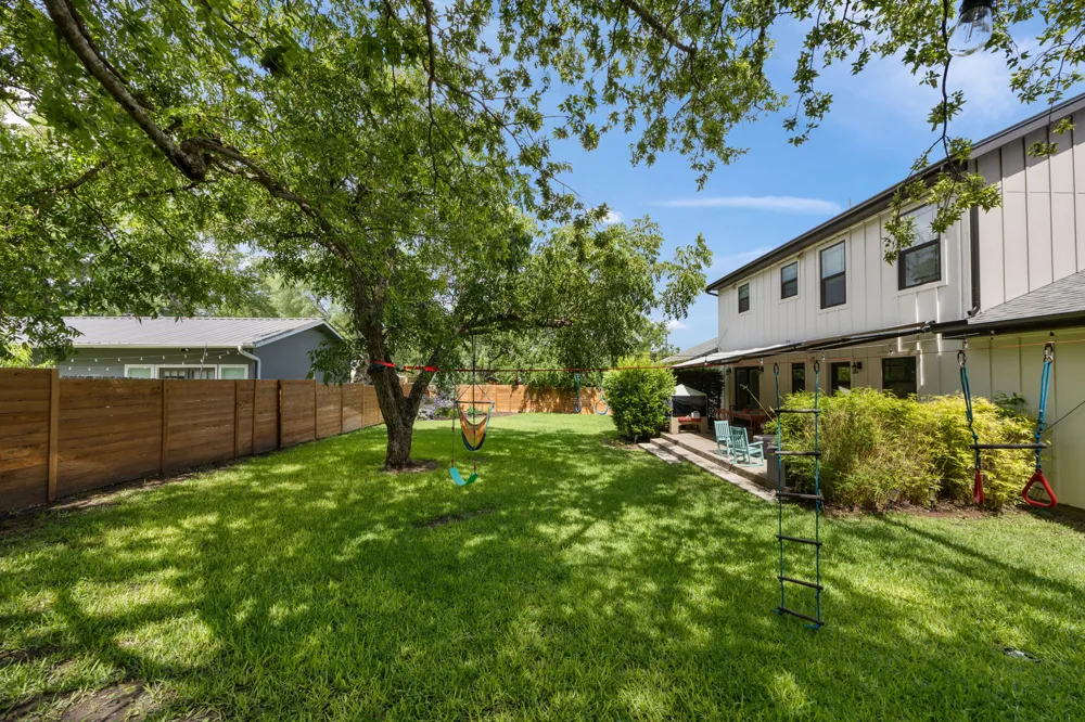 300 E Bluebonnet Lane Johnson City, TX 78636