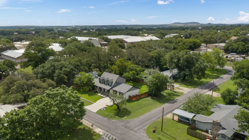 300 E Bluebonnet Lane Johnson City, TX 78636