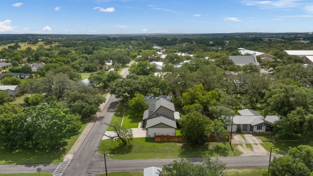 300 E Bluebonnet Lane Johnson City, TX 78636
