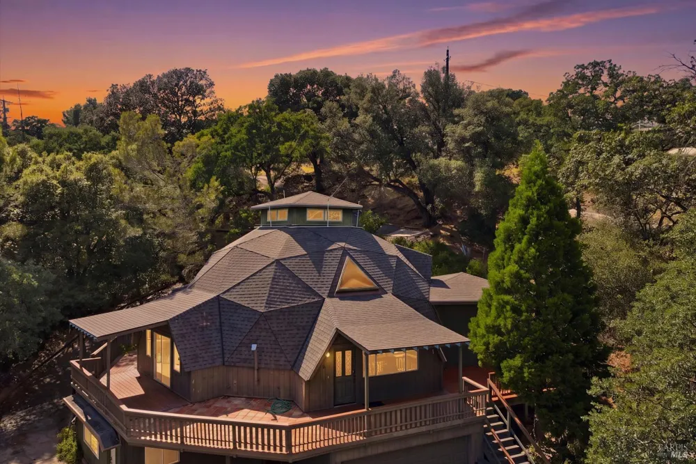 16945 Knollview Drive Hidden Valley Lake, CA 95467