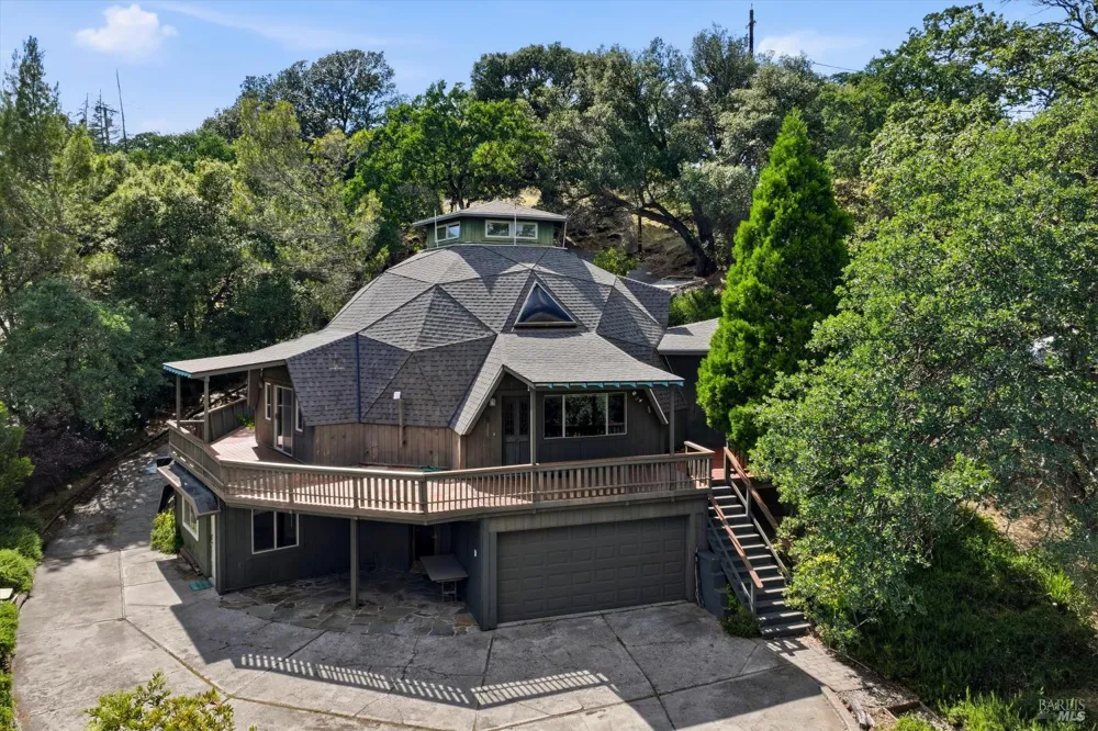 16945 Knollview Drive Hidden Valley Lake, CA 95467