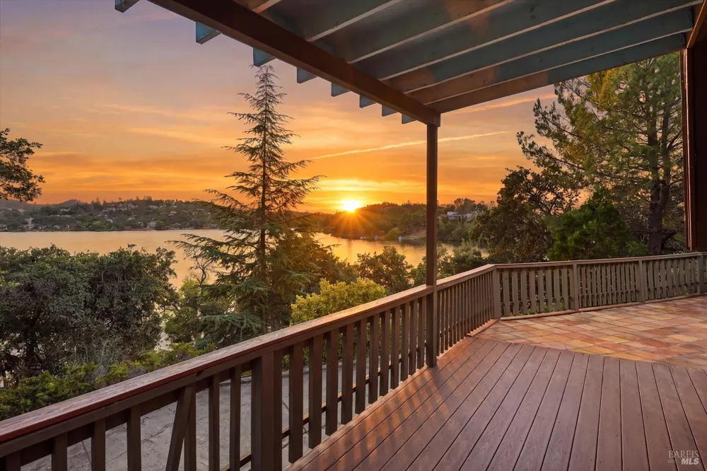 16945 Knollview Drive Hidden Valley Lake, CA 95467