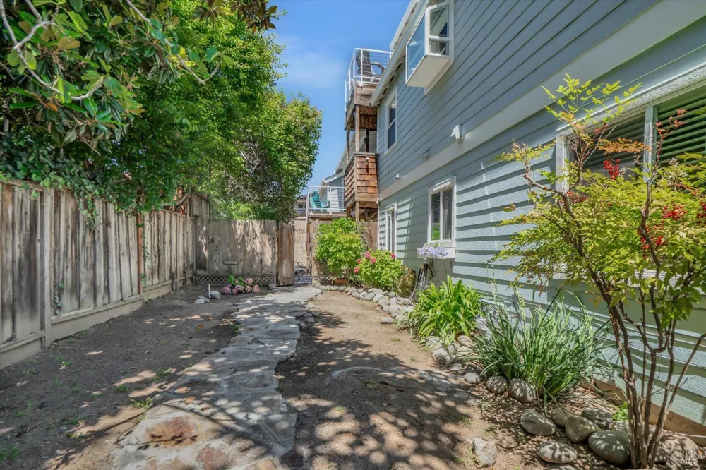 865 W I STREET Benicia, CA 94510