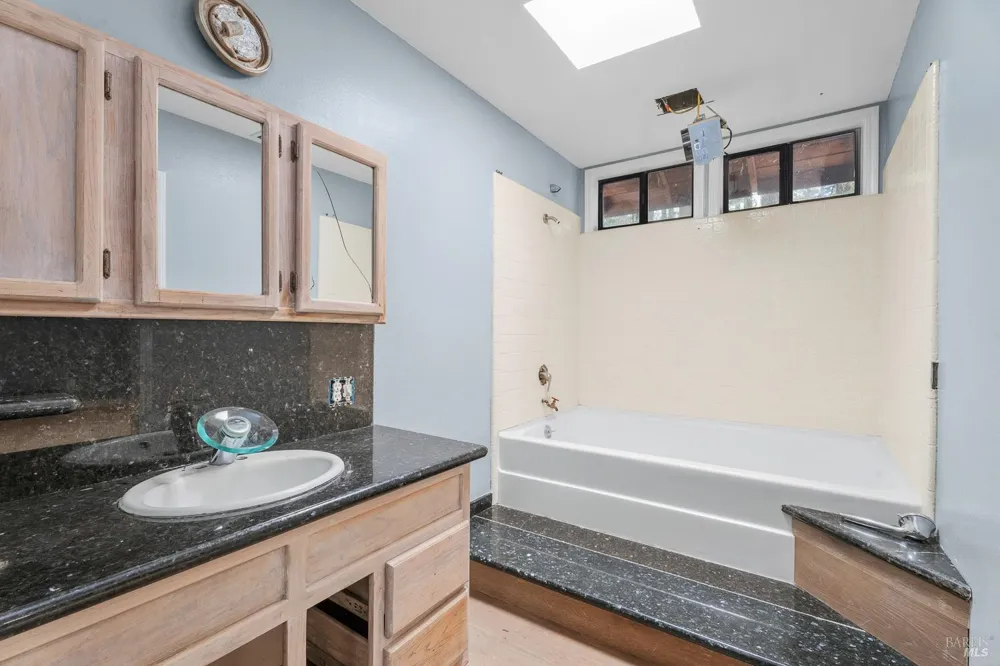 4030 Ridge Circle Willits, CA 95490