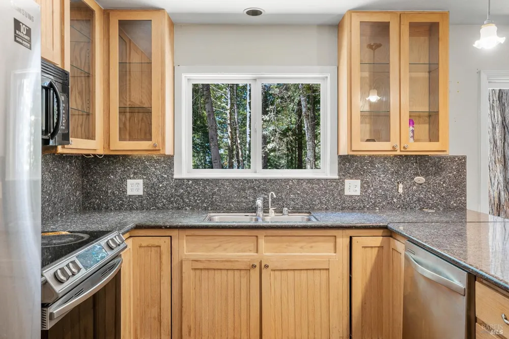 4030 Ridge Circle Willits, CA 95490