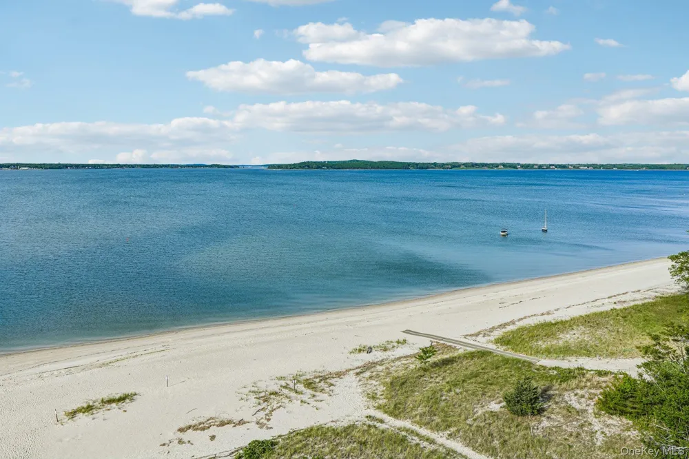 2100 Glenn Road Southold, NY 11971