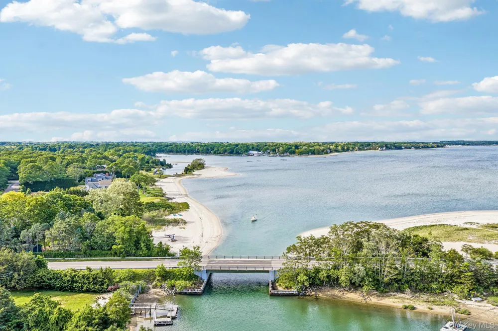 2100 Glenn Road Southold, NY 11971