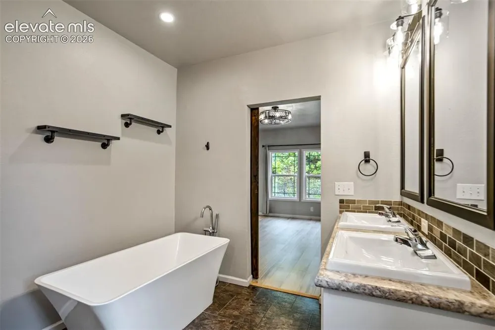 4998 Chippewa Drive Larkspur, CO 80118