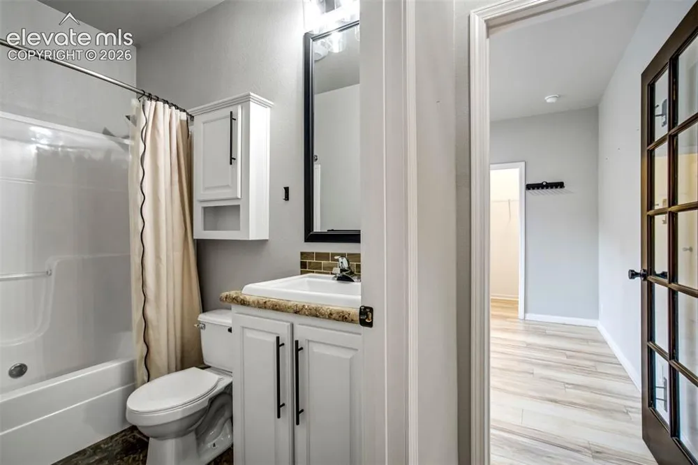 4998 Chippewa Drive Larkspur, CO 80118