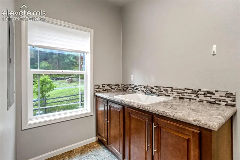 4998 Chippewa Drive Larkspur, CO 80118