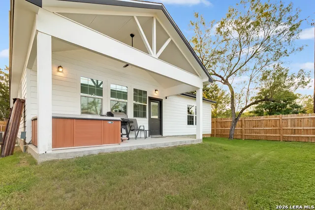 629 ASPEN LN Cottonwood Shores, TX 78657