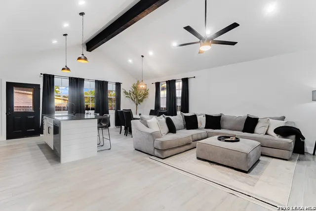629 ASPEN LN Cottonwood Shores, TX 78657